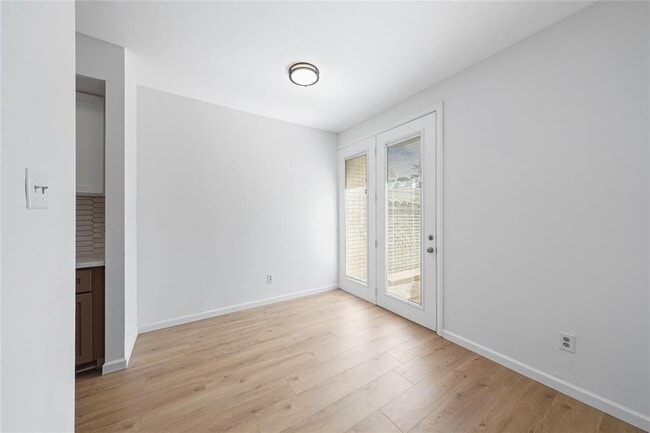 2139 Lake Village Dr in Houston, TX - Building Photo - Building Photo