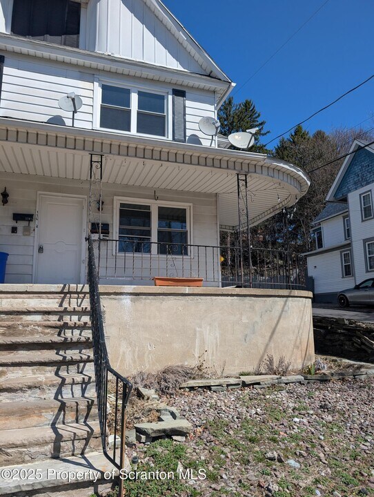 118 Broad St in Pittston, PA - Building Photo