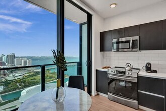 398 NE 5th St, Unit SI ID1504019P in Miami, FL - Building Photo - Building Photo