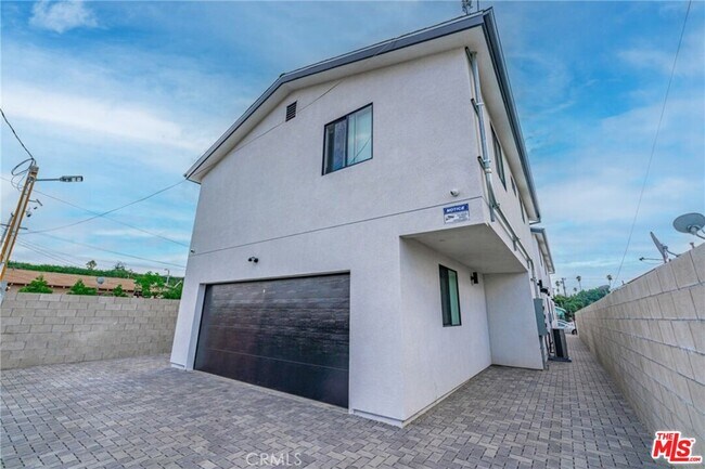 property at 433 W Gage Ave