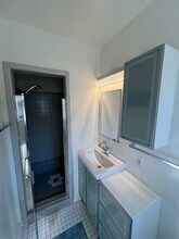 5851 Woodman Ave, Unit 4 in Van Nuys, CA - Foto de edificio - Building Photo