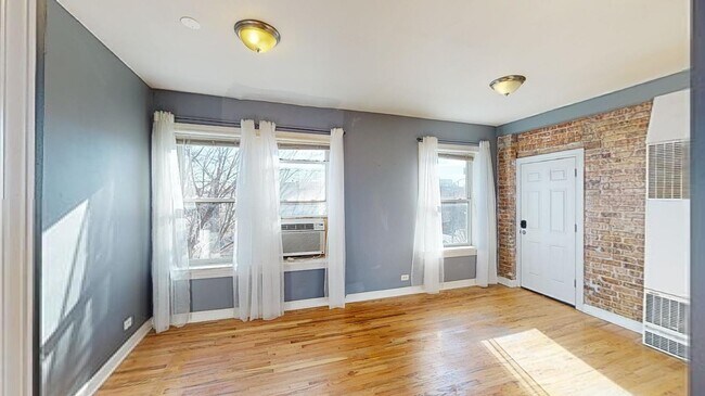 2360 W Dickens Ave in Chicago, IL - Building Photo - Building Photo