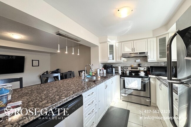 Newly Renovated 2-Bedroom Townhome in Oakv in Oakville, ON - Building Photo - Building Photo