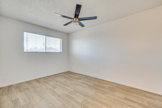 Lyndon Lane in Tempe, AZ - Building Photo - Interior Photo