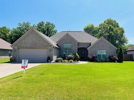 30 Woodcrest Dr in Jackson, TN - Building Photo