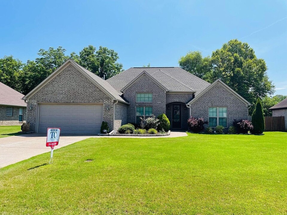 30 Woodcrest Dr in Jackson, TN - Building Photo