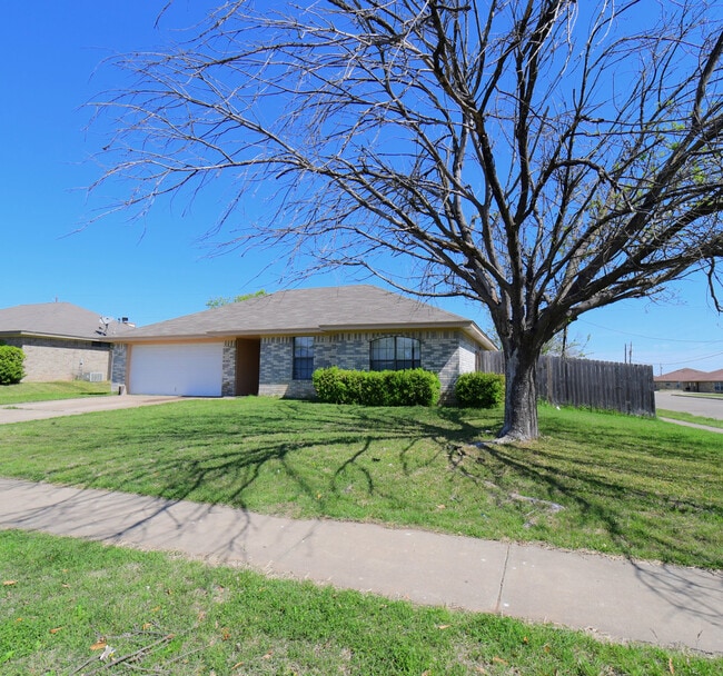 property at 811 Lisa Ln