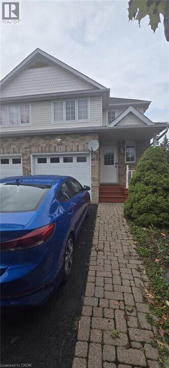20 Watercress Ct in Kitchener, ON - Building Photo