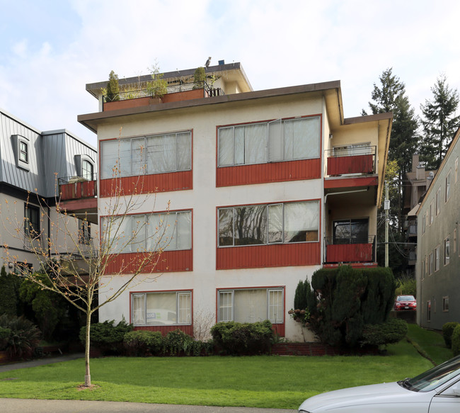 1316 W 14th Ave in Vancouver, BC - Building Photo - Building Photo