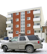 1817 18a St SW in Calgary, AB - Building Photo - Building Photo