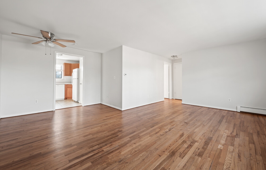 South Park in Manchester, CT - Building Photo