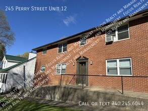 245 Perry St in Lancaster, OH - Foto de edificio - Building Photo