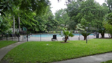 883 Wax Myrtle Ln in Houston, TX - Building Photo - Building Photo
