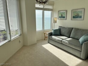 4251 Gulf Shore Blvd N in Naples, FL - Foto de edificio - Building Photo