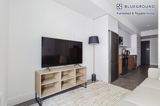 622 Rainier Ave S-Unit -FL4-ID797 in Seattle, WA - Foto de edificio - Building Photo