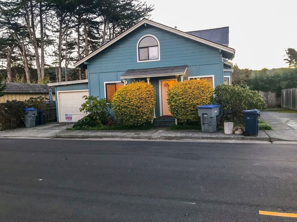 430 D St in Arcata, CA - Building Photo