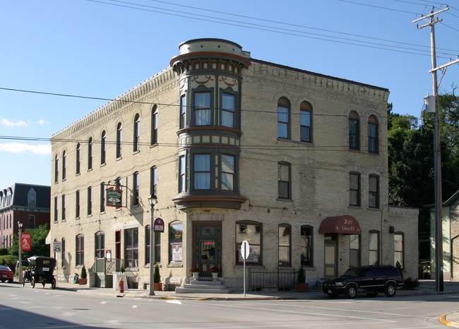 200 W Grand Ave in Port Washington, WI - Building Photo - Building Photo