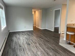 51 Walnut St in Tiverton, RI - Building Photo - Building Photo
