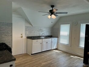 97 Thompson St in New Haven, CT - Building Photo - Building Photo