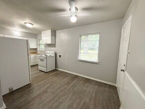 413 Freestone Dr in Euless, TX - Building Photo - Building Photo