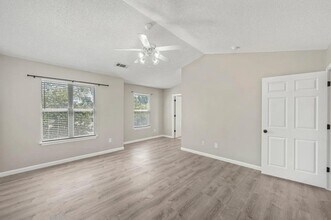 329 Dahlquist Dr in Crestview, FL - Building Photo - Building Photo