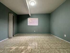 8728 N Mandarine Pl in Tampa, FL - Building Photo - Building Photo