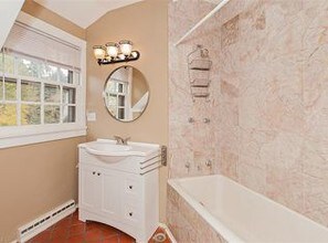 10 E Hanna Ln-Unit -10 E in Cleveland, OH - Building Photo - Building Photo