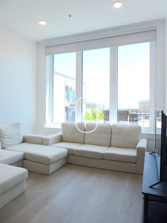 685 Massachusetts Ave, Unit 5 in Boston, MA - Building Photo