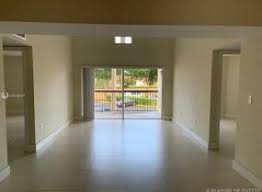 6992 NW 186th St in Hialeah, FL - Building Photo - Building Photo