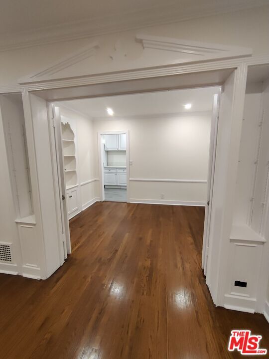 property at 750 N St Andrews Pl