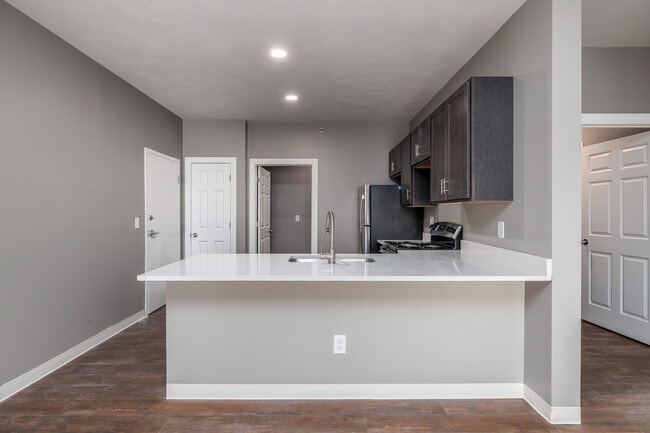 Brolex Living at Plank Road in North Syracuse, NY - Foto de edificio - Interior Photo