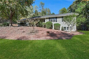 4684 Ben Hill Dr in Oakwood, GA - Building Photo