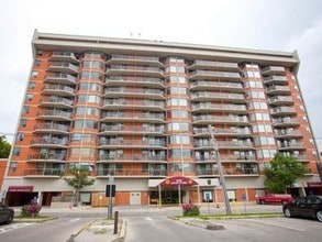 Windsor Apartments in Burlington, ON - Building Photo - Building Photo