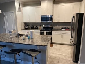 608 Bethesda Ct in Oviedo, FL - Foto de edificio - Building Photo