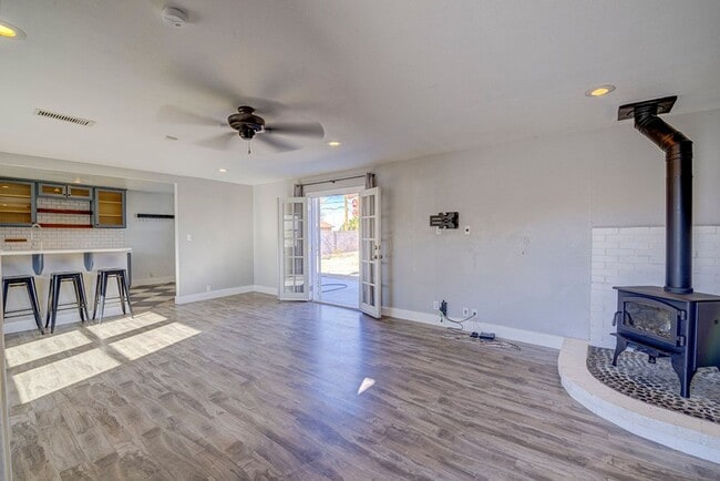 1037 Yucca Ave in Las Vegas, NV - Building Photo - Building Photo