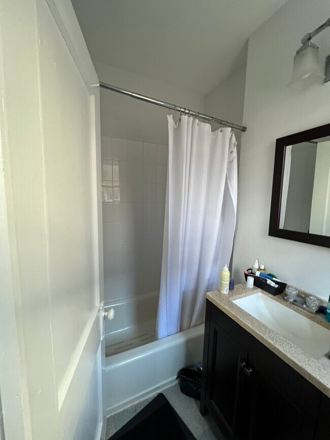 28 Cumberland St, Unit 204 in Boston, MA - Building Photo - Building Photo