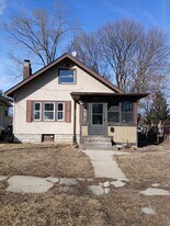 2011 School St in Rockford, IL - Building Photo