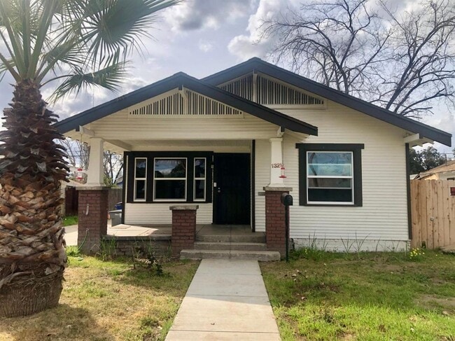 property at 1321 N Calaveras St