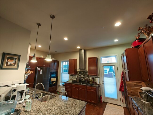 716 Diamond Ave in Alexandria, VA - Foto de edificio - Building Photo