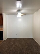 7004 N Half Moon Dr in Bakersfield, CA - Building Photo - Building Photo