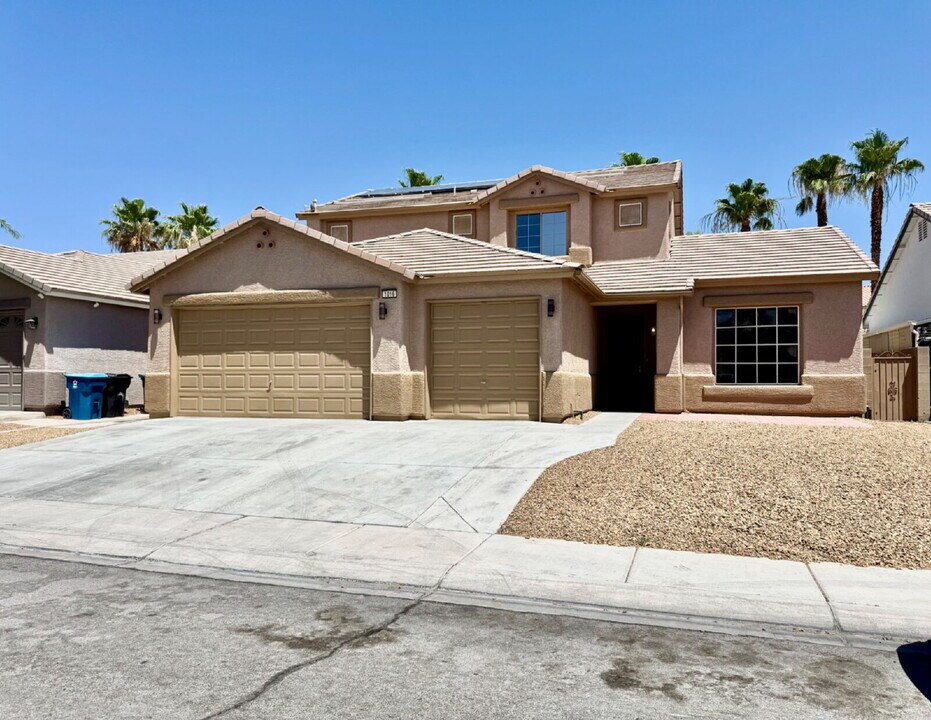 1016 Stoneypeak Ave in North Las Vegas, NV - Building Photo
