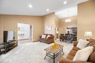 308 Orchard Ln in Bloomingdale, IL - Building Photo - Building Photo