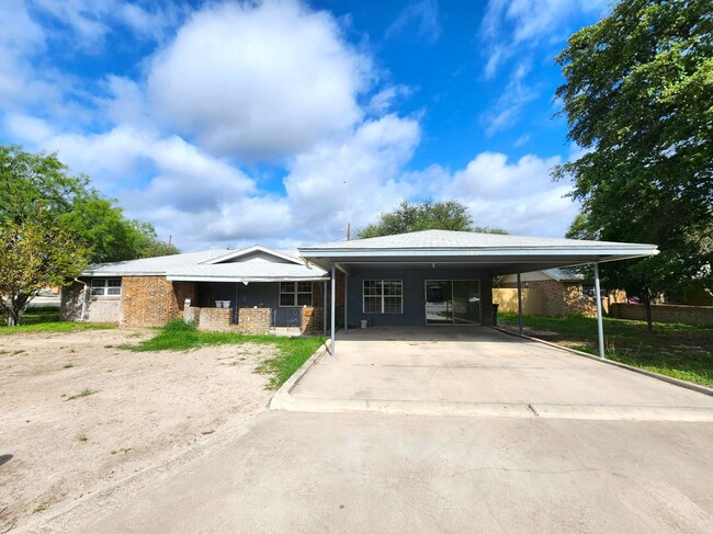 property at 211 Alta Vista Dr