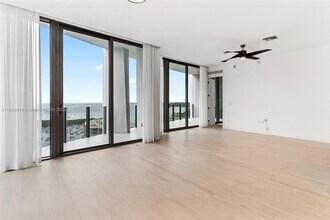 2831 S Bayshore Dr in Miami, FL - Building Photo - Building Photo