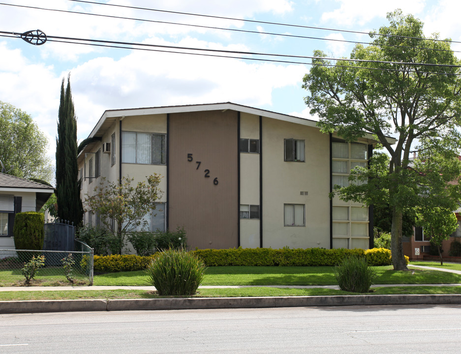 5726 Kester Ave in Van Nuys, CA - Building Photo