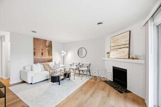 12107 NE Bel Red Rd in Bellevue, WA - Building Photo - Building Photo