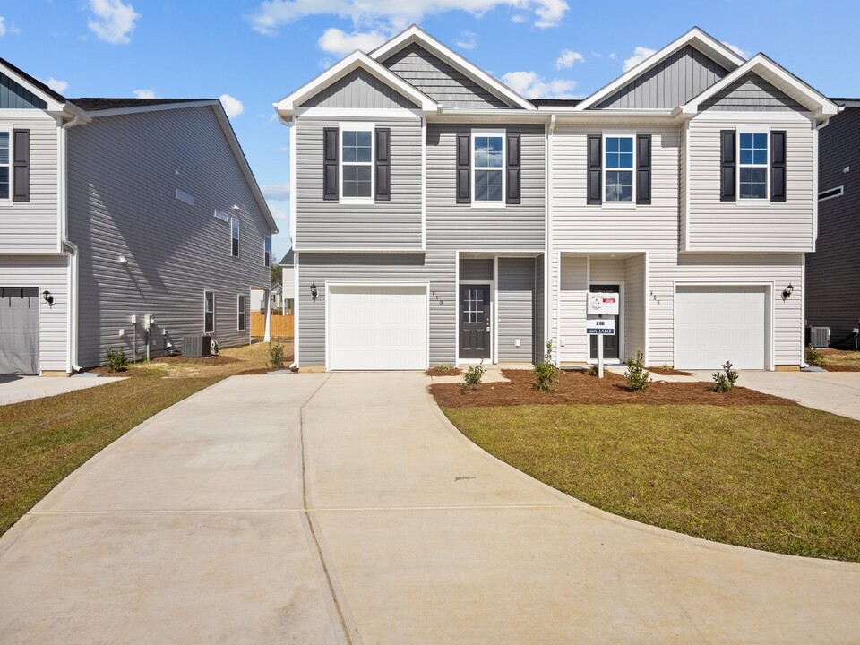 410 Blockade Shl Ln in Jacksonville, NC - Building Photo