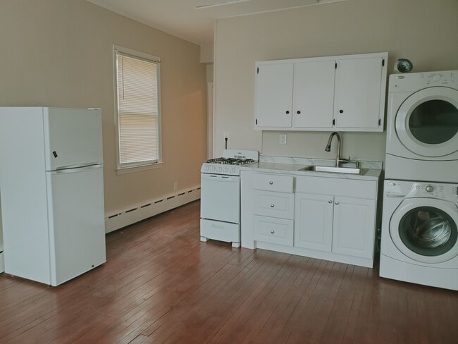 156 River Road Ext, Unit 1