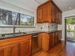 80 Farm Lake Cres Rd in Chappaqua, NY - Building Photo - Building Photo