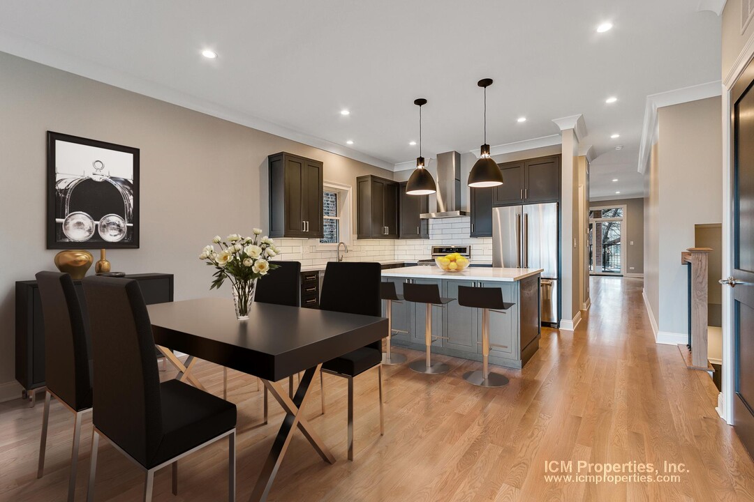 2319 N Southport Ave in Chicago, IL - Building Photo